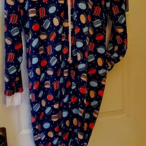 Soft onesie.... Hamburger Time!